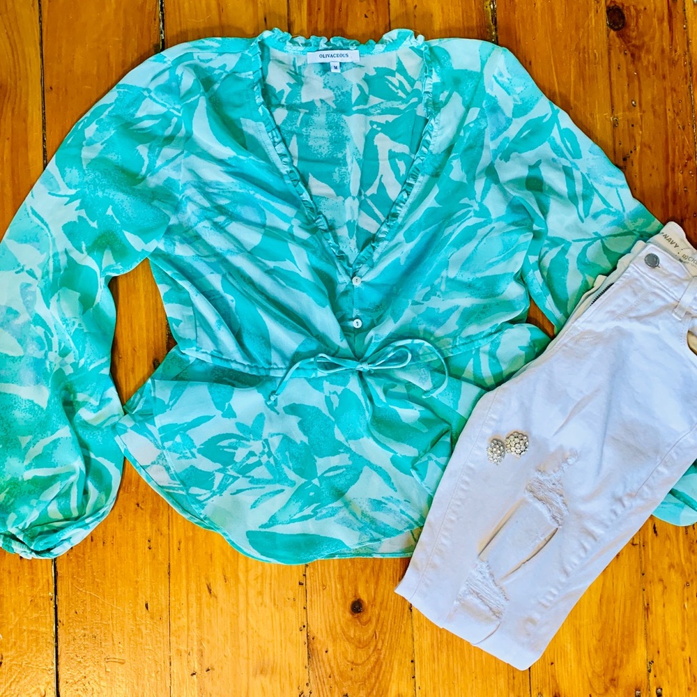 Blue/green floral flowy shirt!